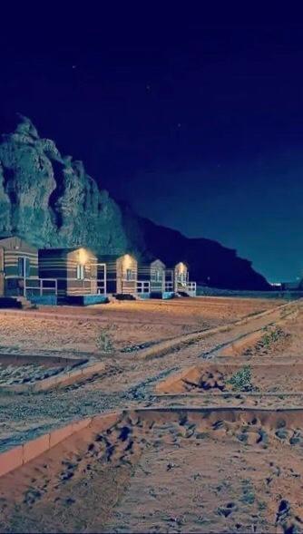Oryx Camp Hotel Wadi Rum Ngoại thất bức ảnh