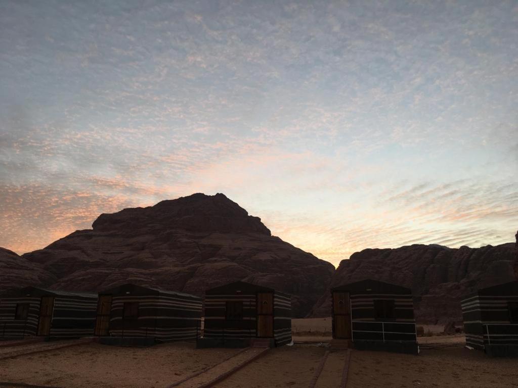 Oryx Camp Hotel Wadi Rum Ngoại thất bức ảnh